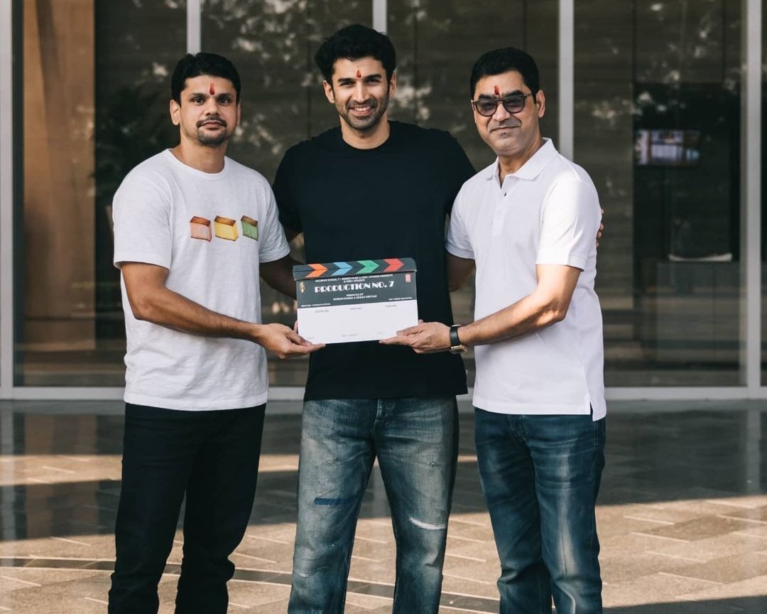 Thadam Goes on floors, Aditya Roy Kapur will play double role - Vimarsana News