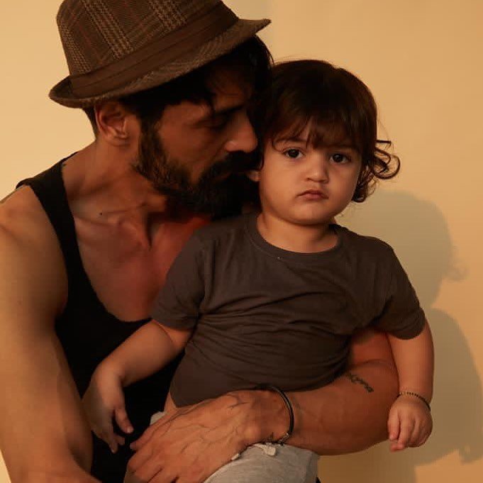 Arjun Rampal works out with son Arik on his lap: 'Starting young,' he says - Vimarsana News