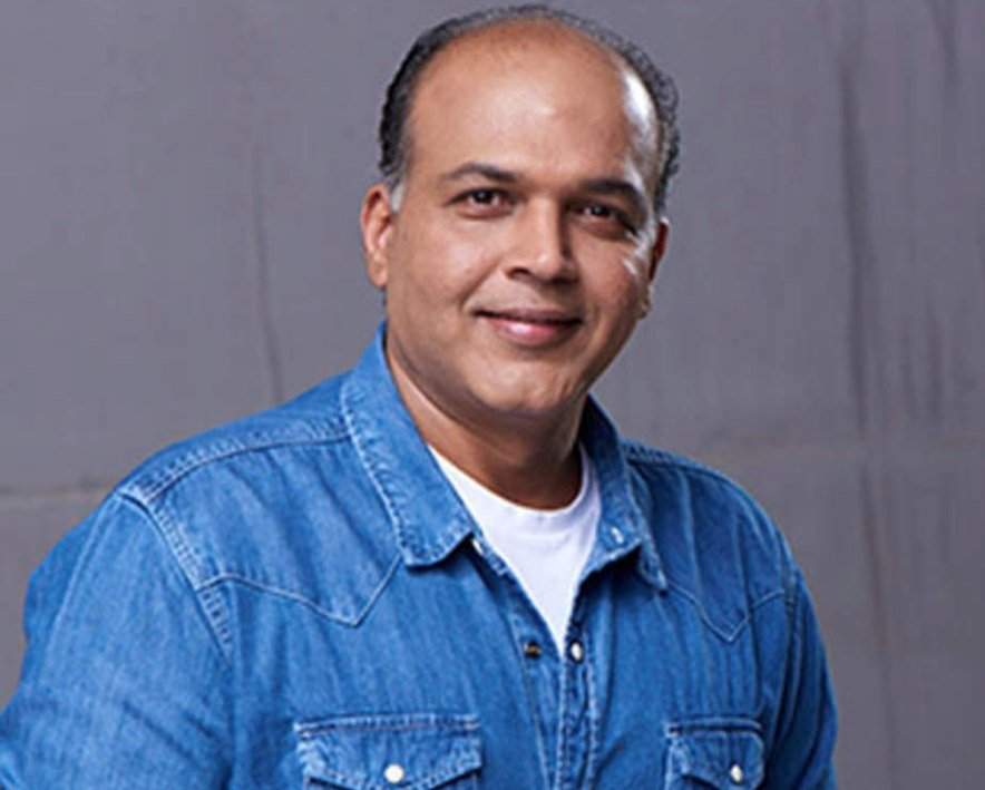 Uncomfortable costume can bring chaos on set says Ashutosh Gowariker - Vimarsana News