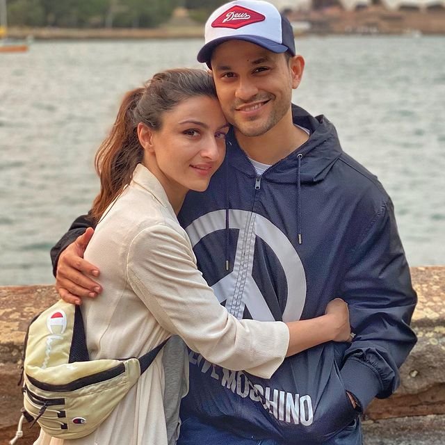 Kunal Kemmu surprises Soha Ali Khan as he channels his inner Anil Kapoor fan; Ishaan Khatter says, 'Kunalton Quarantino has been uncaged' - Vimarsana News