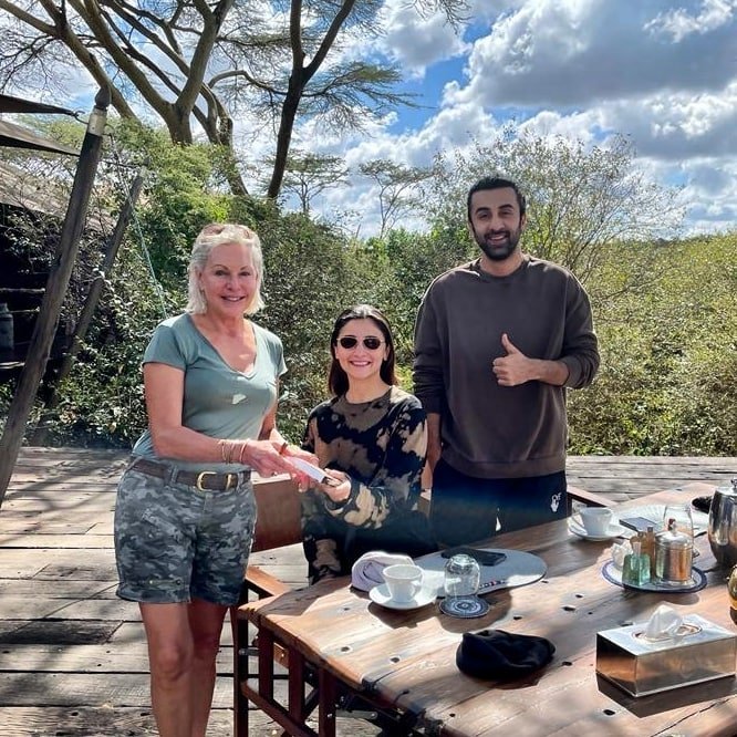 Foreign author gifts book on wildlife safari to Ranbir Kapoor and Alia Bhatt in Kenya - Vimarsana News