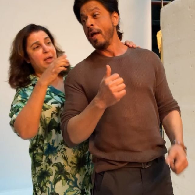 Shah Rukh Khan recreates Main Hoon Na song with Farah Khan in hilarious way - Vimarsana News