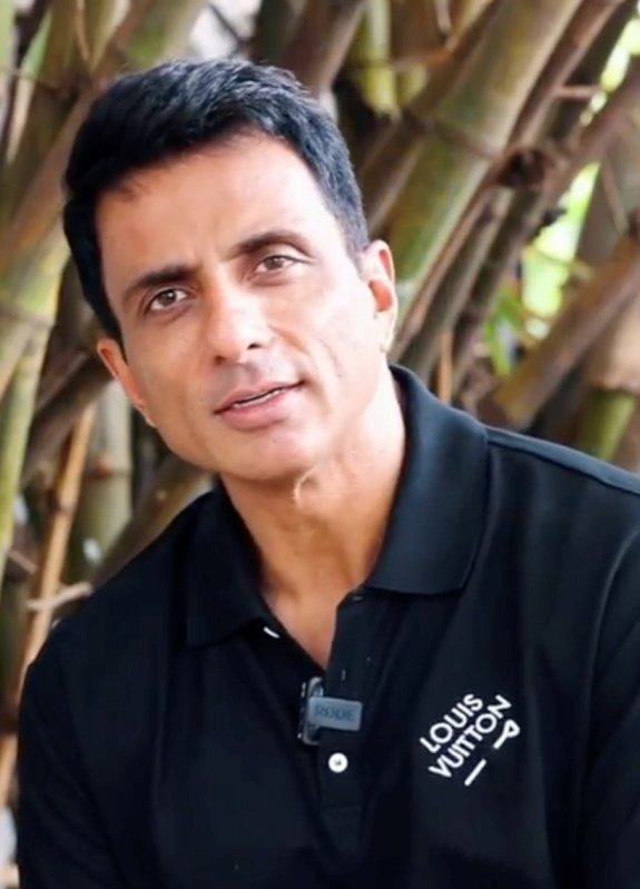 Sonu Sood honoured with a massive pop art - Vimarsana News