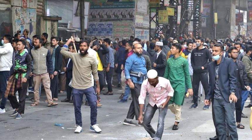 10 cops injured in attack by Jamaat during Dhaka procession, 11 held - Vimarsana News