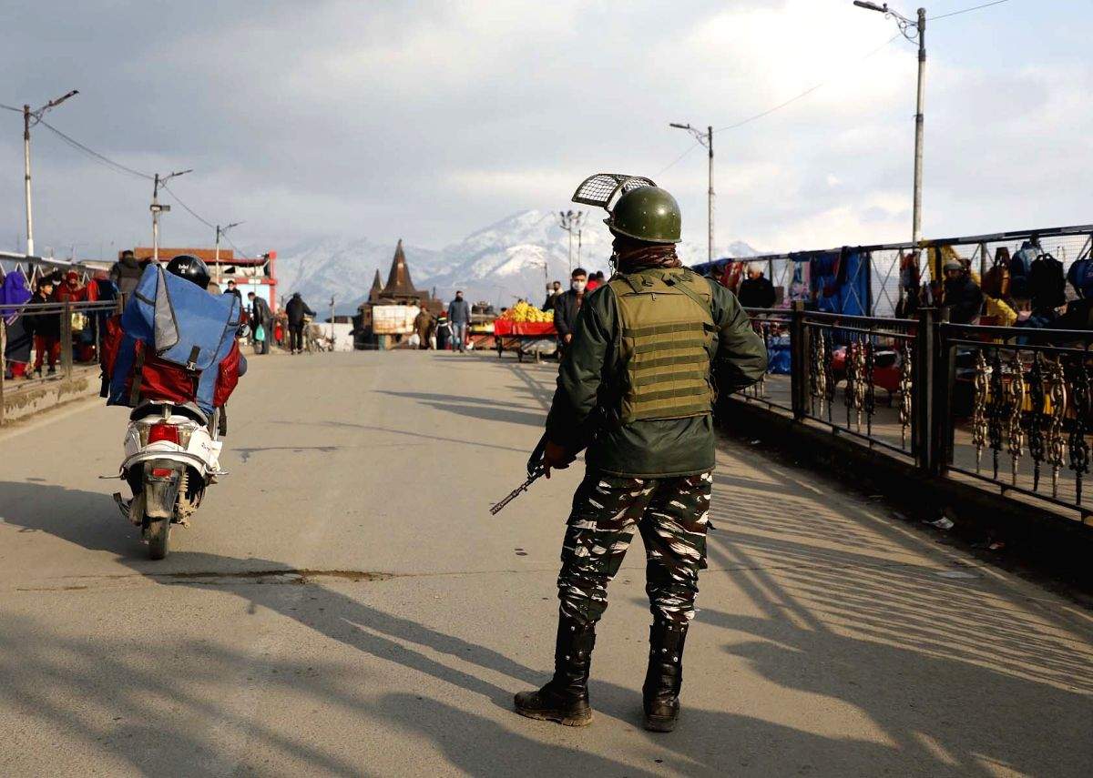 2 LeT terrorists killed in Srinagar gunfight - Vimarsana News