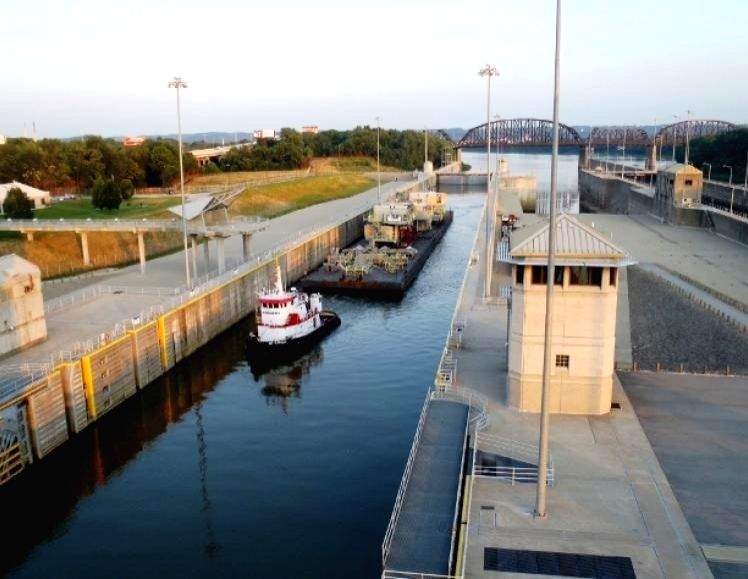 River barges break loose on Ohio river in US - Vimarsana News