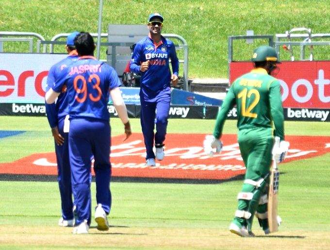 3rd ODI: De Kock century helps South Africa post 287 against India - Vimarsana News