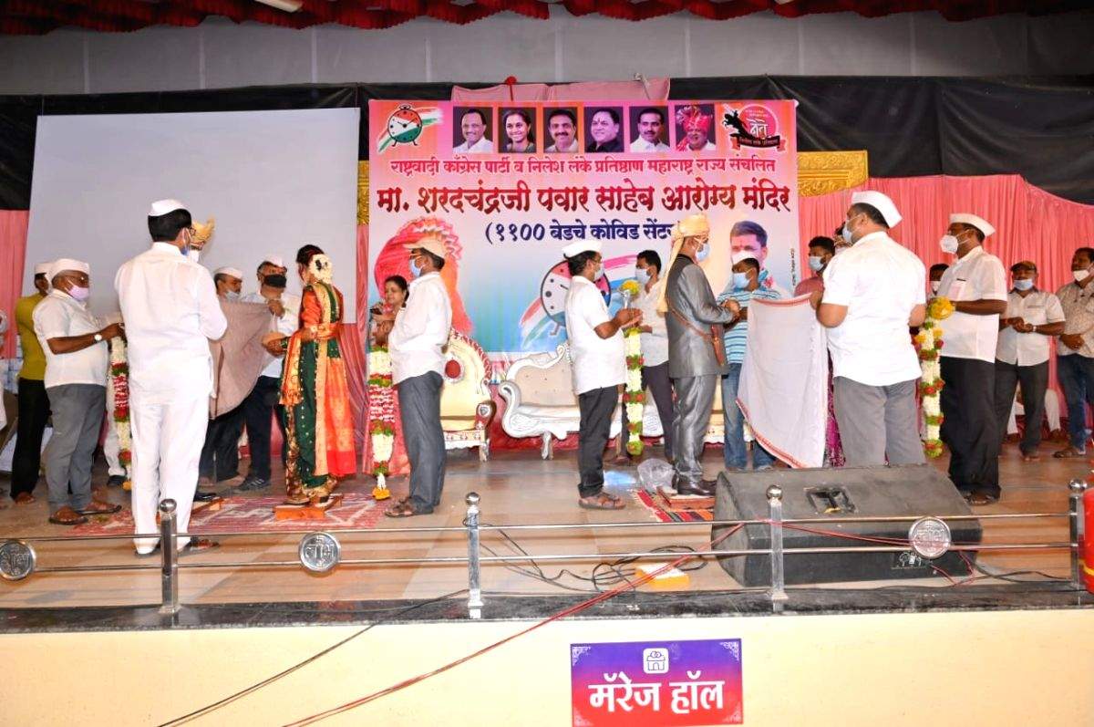4 wed in Maha jumbo Covid centre, 1,000 patients bless the couples! - Vimarsana News