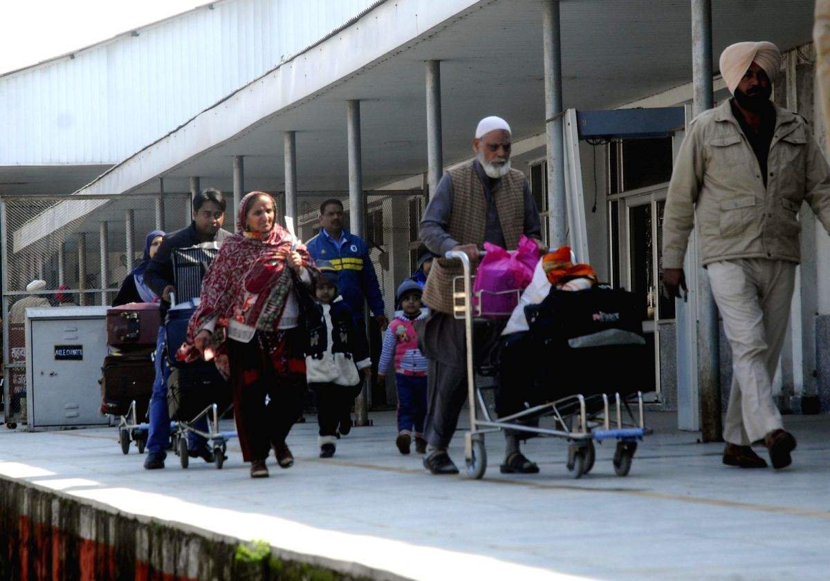 5 passengers in Karachi test Covid positive on arrival from Saudi Arabia - Vimarsana News