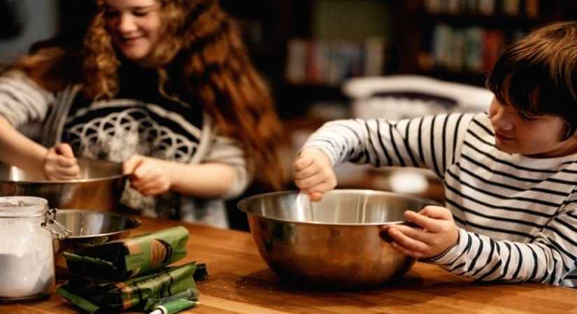 5 reasons to bring kids into the kitchen - Vimarsana News