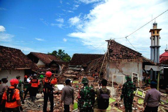 Death toll in Indonesia quake rises to 10, 13,000 displaced - Vimarsana News
