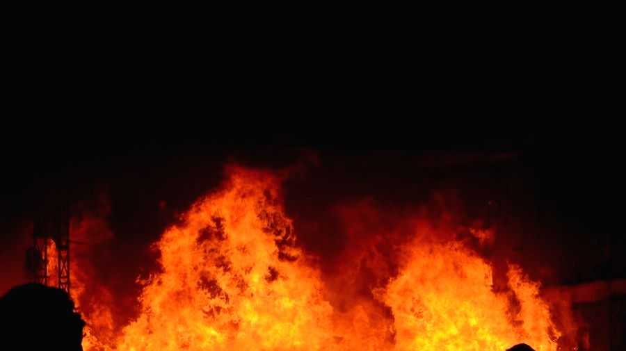Fire guts chemical godown in Delhi - Vimarsana News