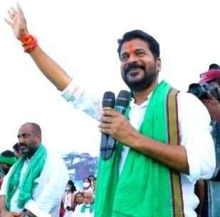 Revanth Reddy's supporters stage protest outside Hyderabad hotel - Vimarsana News
