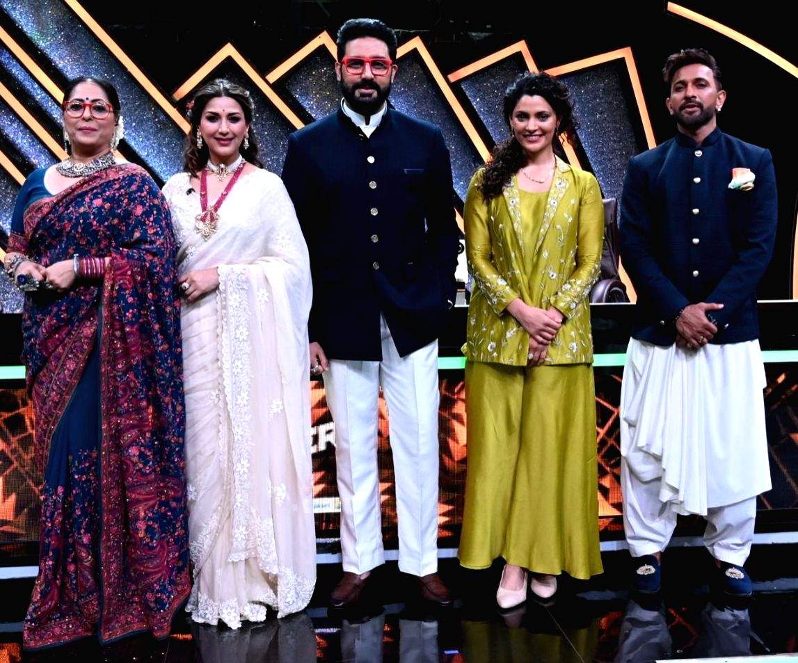 Abhishek Bachchan recalls unfurling the tricolour in Melbourne with Kapil Dev - Vimarsana News