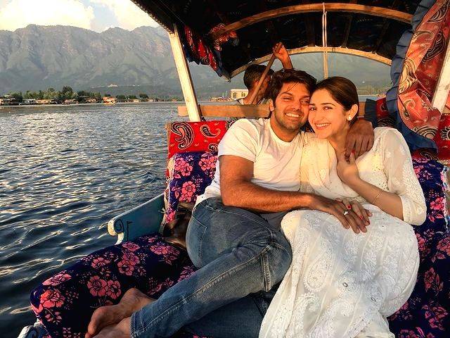 Arya's post to actress-wife Sayyessha on third wedding anniversary wins hearts - Vimarsana News