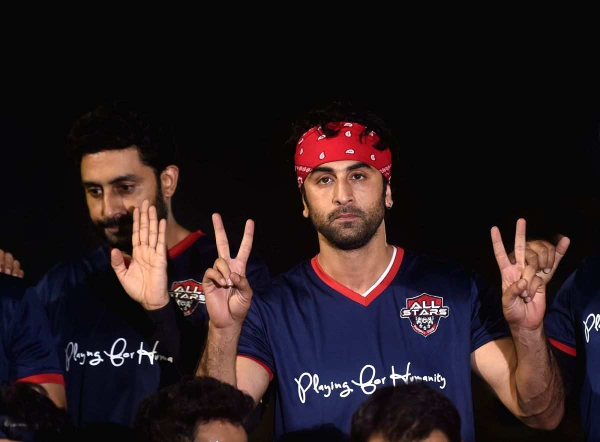 Abhishek Bachchan reveals Ranbir Kapoor followed a 'tradition' for newlywed players in their football team - Vimarsana News