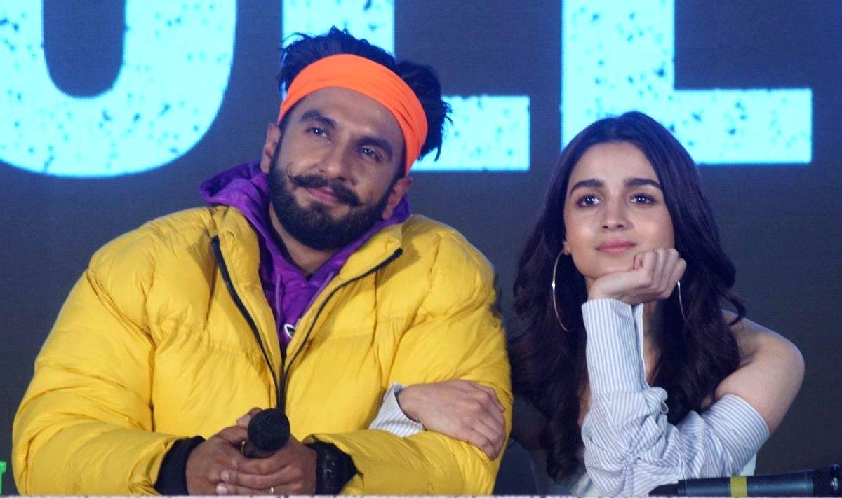 Fans hoot for Alia Bhatt, Ranveer Singh in Delhi: 'Go to sleep', she says - Vimarsana News