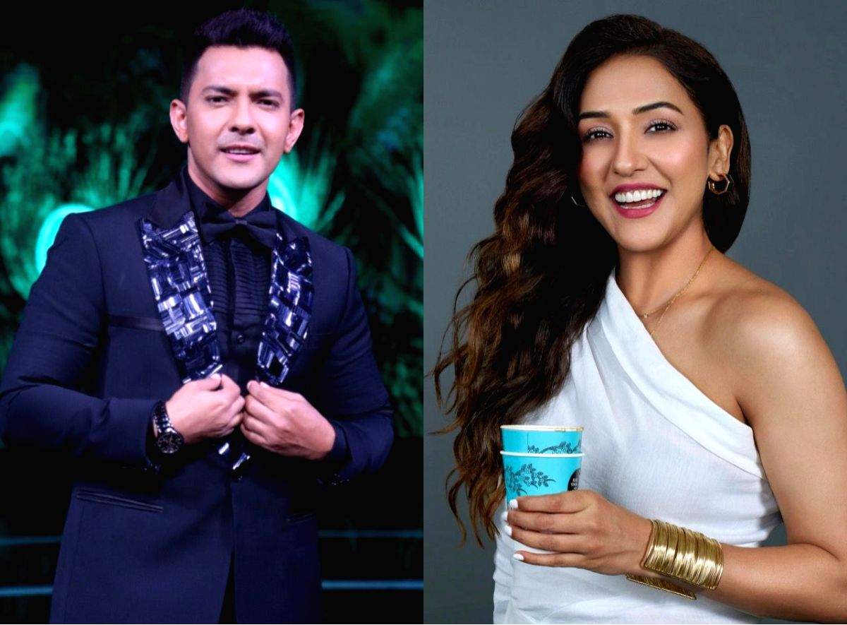 Aditya Narayan admires Neeti Mohan's teeth: 'They are impeccable' - Vimarsana News