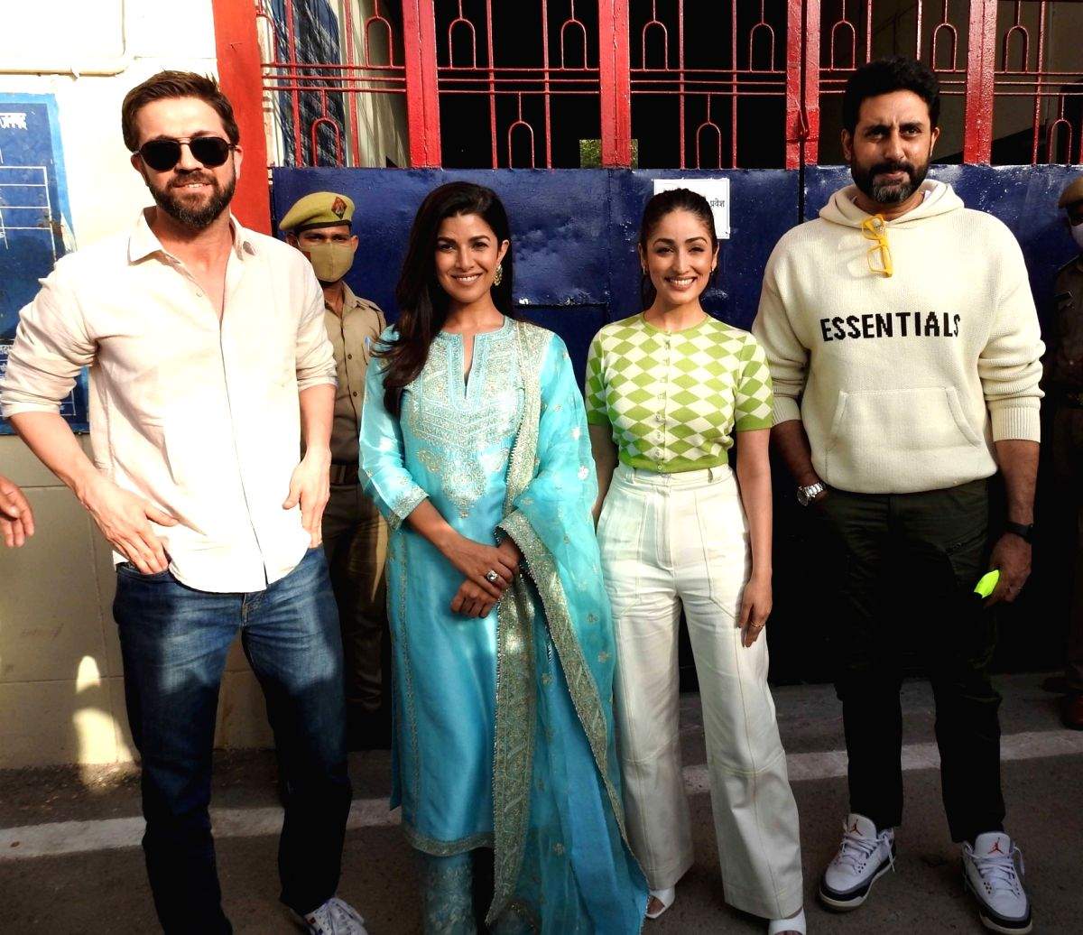 Abhishek Bachchan screens Dasvi for Agra Central Jail inmates - Vimarsana News