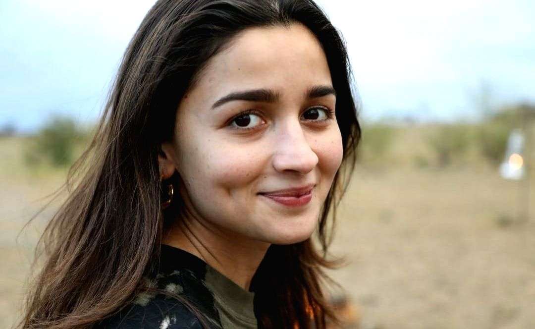 Alia Bhatt 'flexes' beau Ranbir Kapoor's photography skills - Vimarsana News