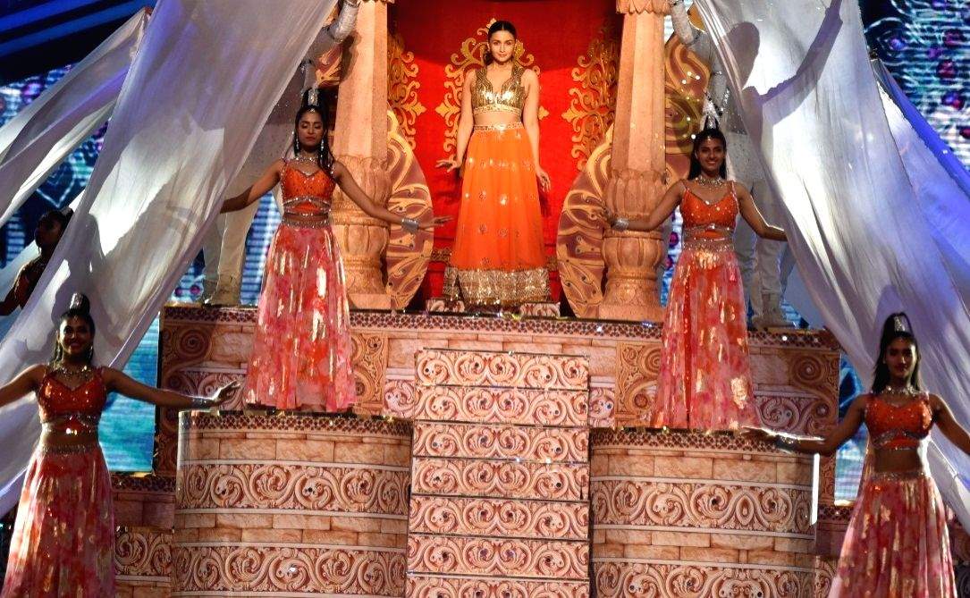 Alia talks about performing live after 4 years for awards event - Vimarsana News