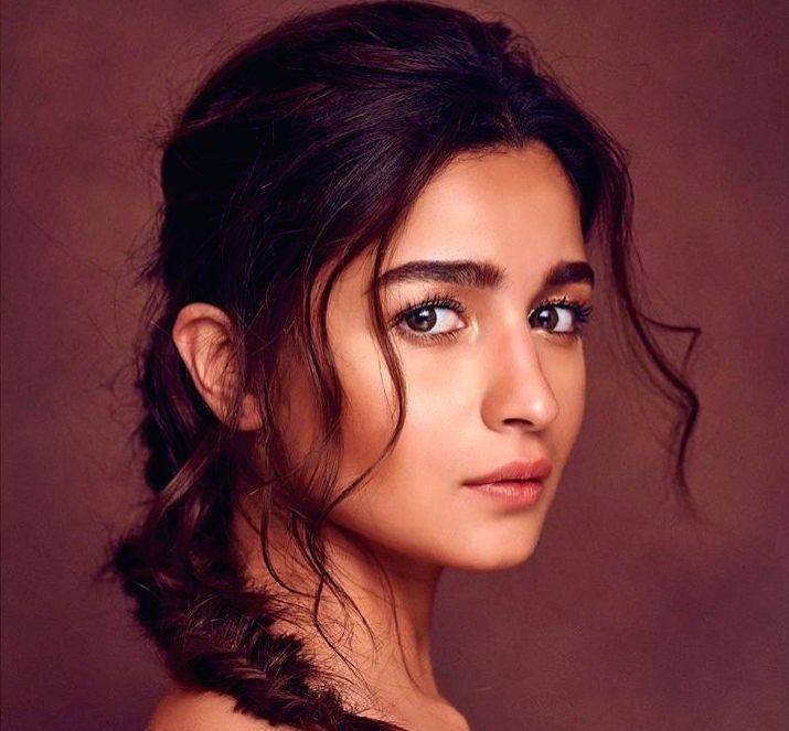 Alia Bhatt is a vision to behold in Punit Balana anarkali - Vimarsana News