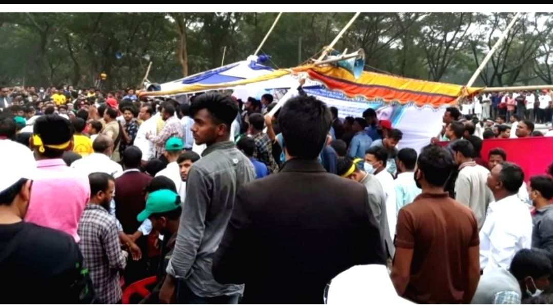 Alleged killer of BNP leader attacked at Chattogram rally, stage collapses - Vimarsana News