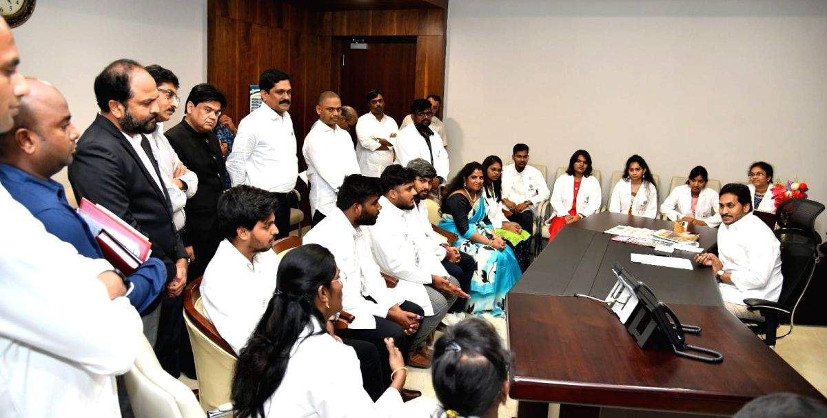 Jagan assures all help to Ukraine returnee students - Vimarsana News