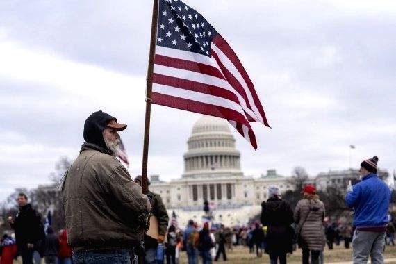Videos released of suspect planting bombs before US Capitol riot - Vimarsana News