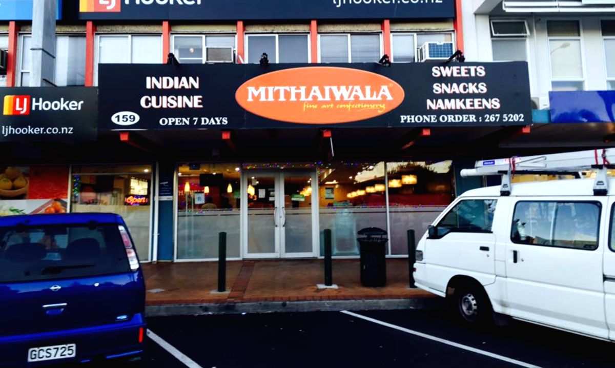 Armed robbers raid Indian restaurant in New Zealand, flee with cash - Vimarsana News