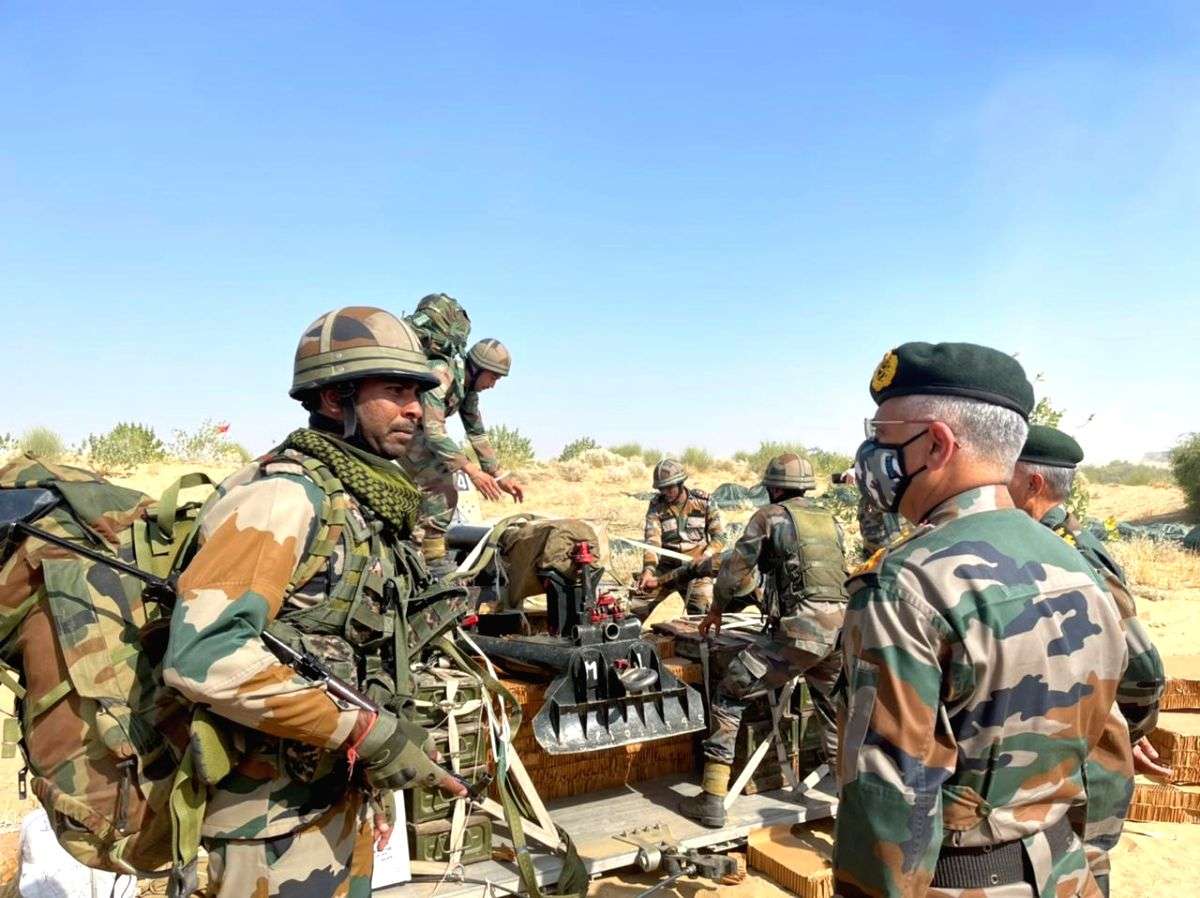 Army chief visits Jaisalmer, reviews Dakshin Shakti exercise - Vimarsana News