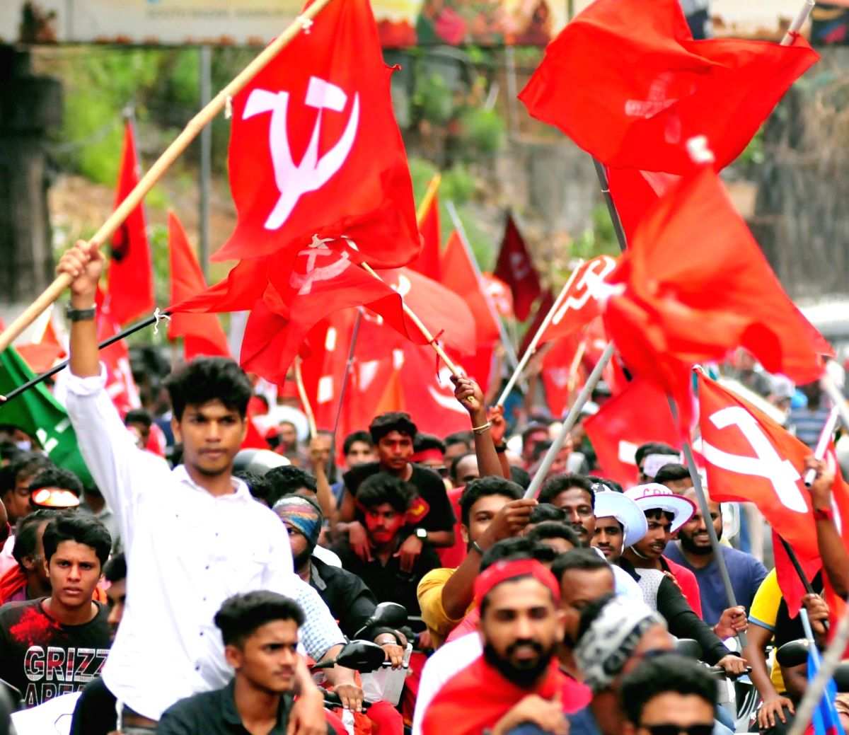 Kerala students' wing of Communist parties trade barbs - Vimarsana News