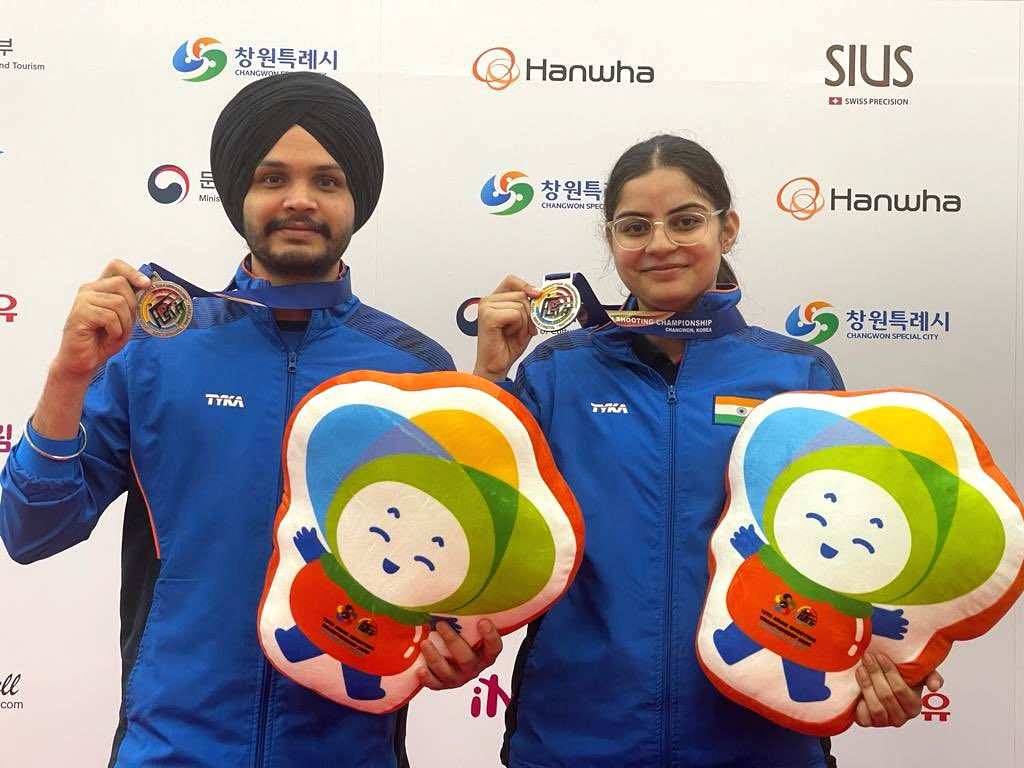 Asian Shooting Cships: Sarabjot and Surbhi win silver in 10m air pistol mixed team - Vimarsana News