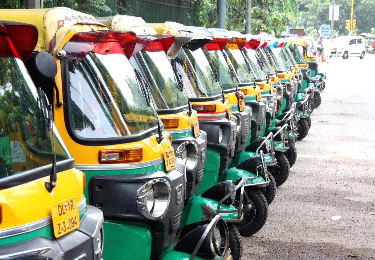 Major scam unearthed in Delhi's auto rickshaw permit transfer process, 14 held - Vimarsana News
