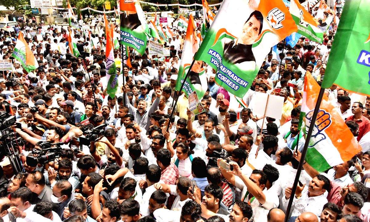 K'taka Cong protests before ED office, party leaders detained - Vimarsana News