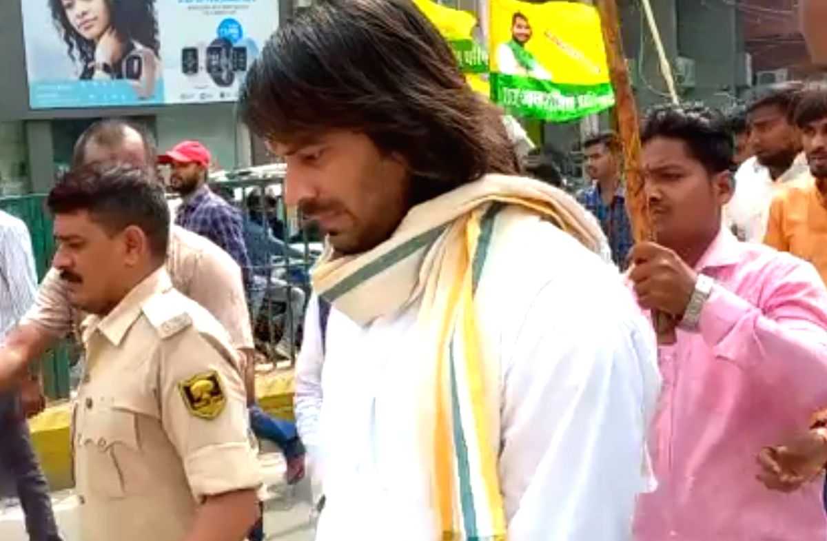 Tej Pratap's newly-floated student outfit marches on JP's anniversary - Vimarsana News