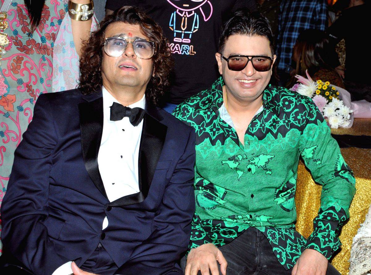 Sonu Nigam hugs Bushan Kumar after feud on 50th b'day bash - Vimarsana News