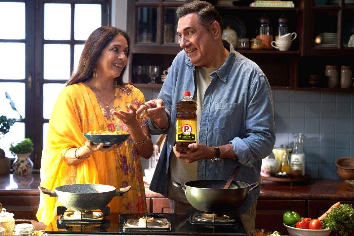 Boman Irani, Neena Gupta face off in new mustard oil campaign - Vimarsana News