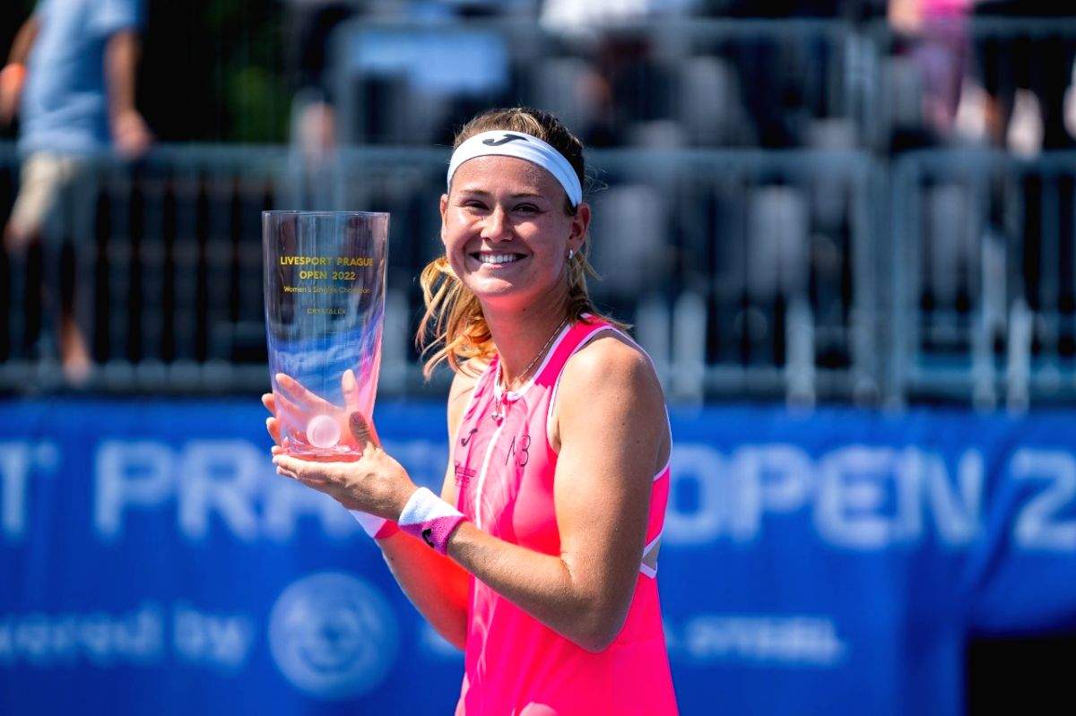 Bouzkova rolls past Potapova to clinch Prague Open title - Vimarsana News