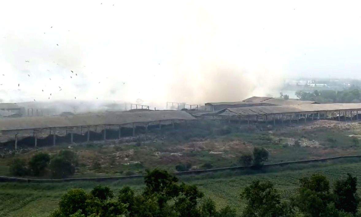 Fire flares up again in Kochi's Brahmapuram waste dump yard - Vimarsana News