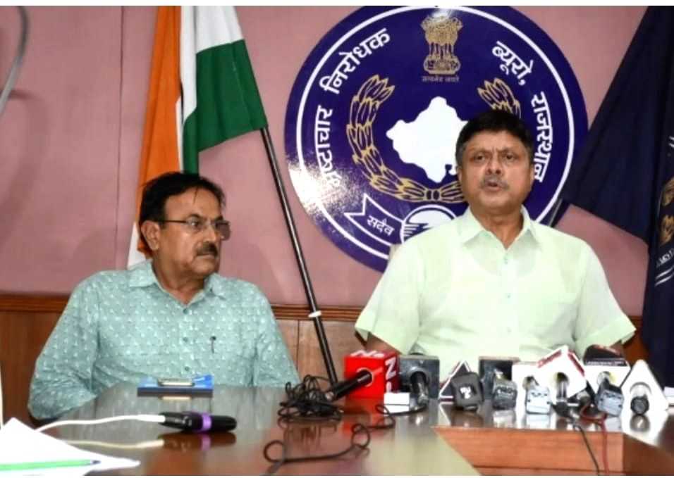 Bribe for exchanging OMR sheet: ACB includes Kumar Vishwas' wife's name in FIR - Vimarsana News