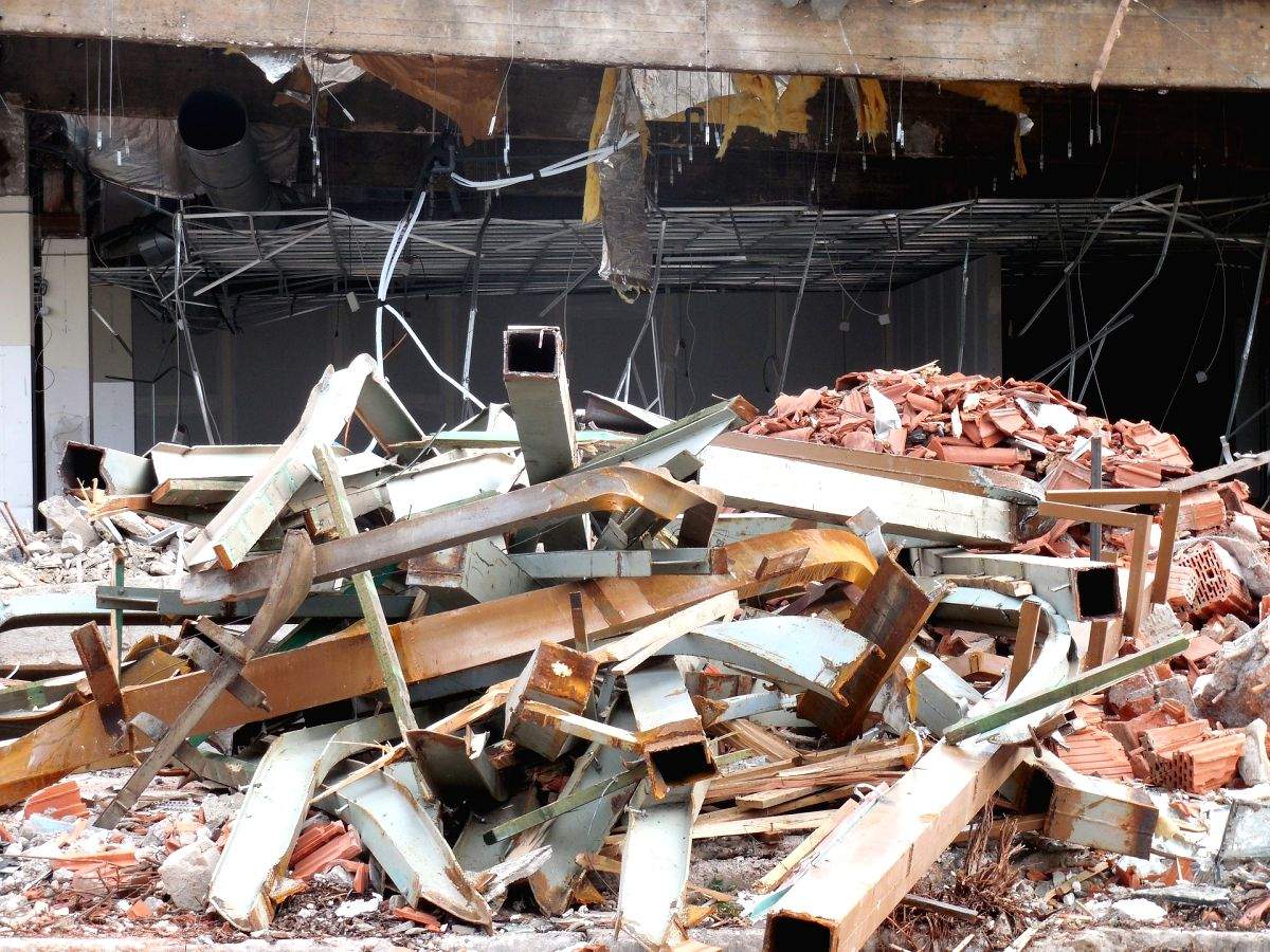 1 dead, scores feared trapped under debris of collapsed building in Indonesia - Vimarsana News