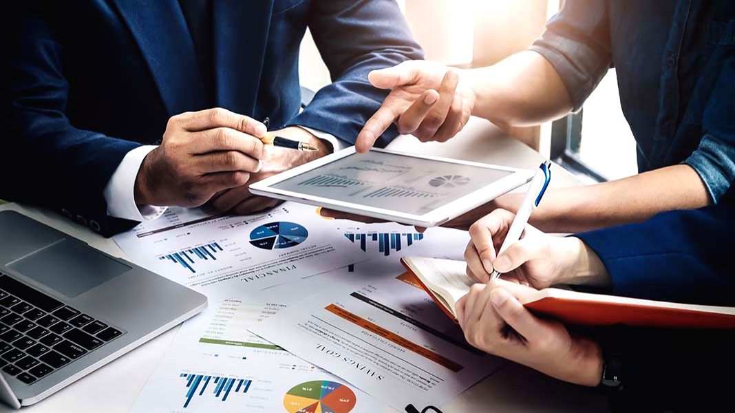 Domestic IT, tech firms tread with caution as tension boils over - Vimarsana News