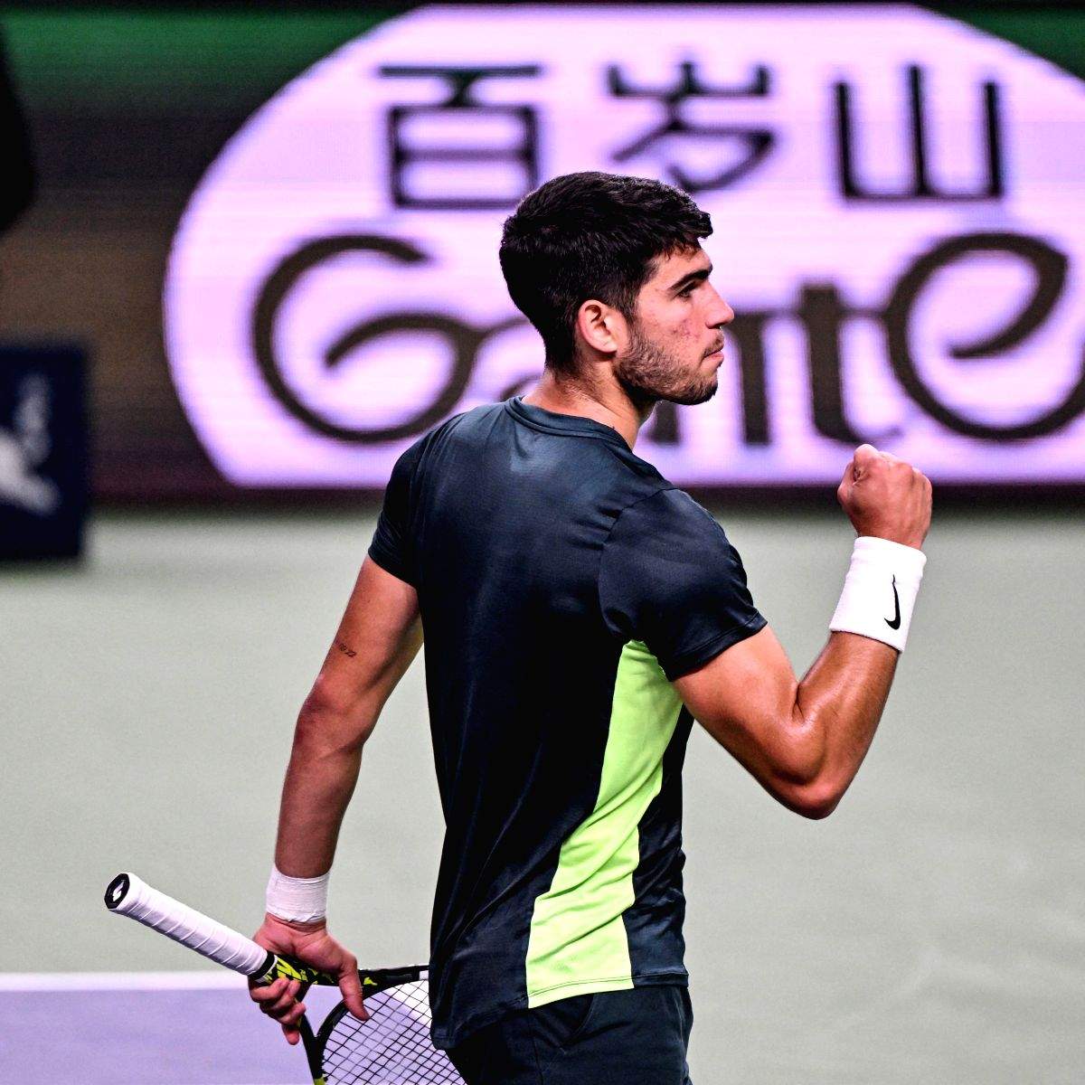 Carlos Alcaraz fends off Daniel Evans to enter Shanghai Masters Round of 16 - Vimarsana News