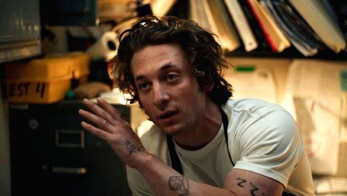 CCA2023: Jeremy Allen White bags Best Actor in Comedy Series - Vimarsana News