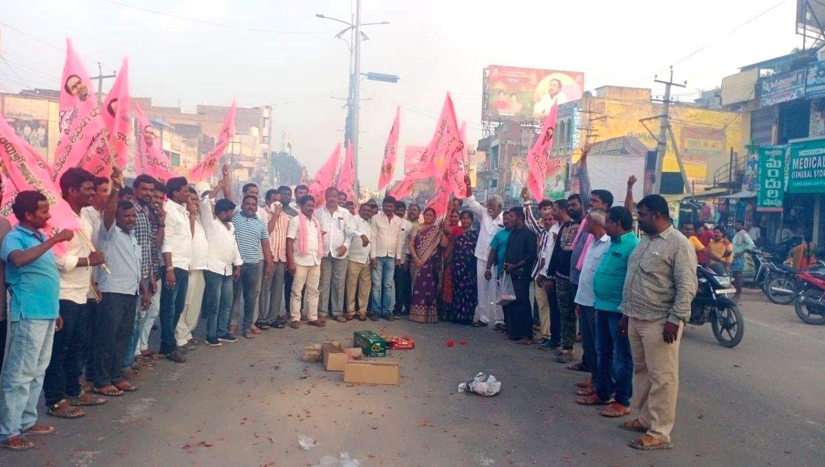 Celebrations in TRS camp after party wins Munugode bypoll - Vimarsana News