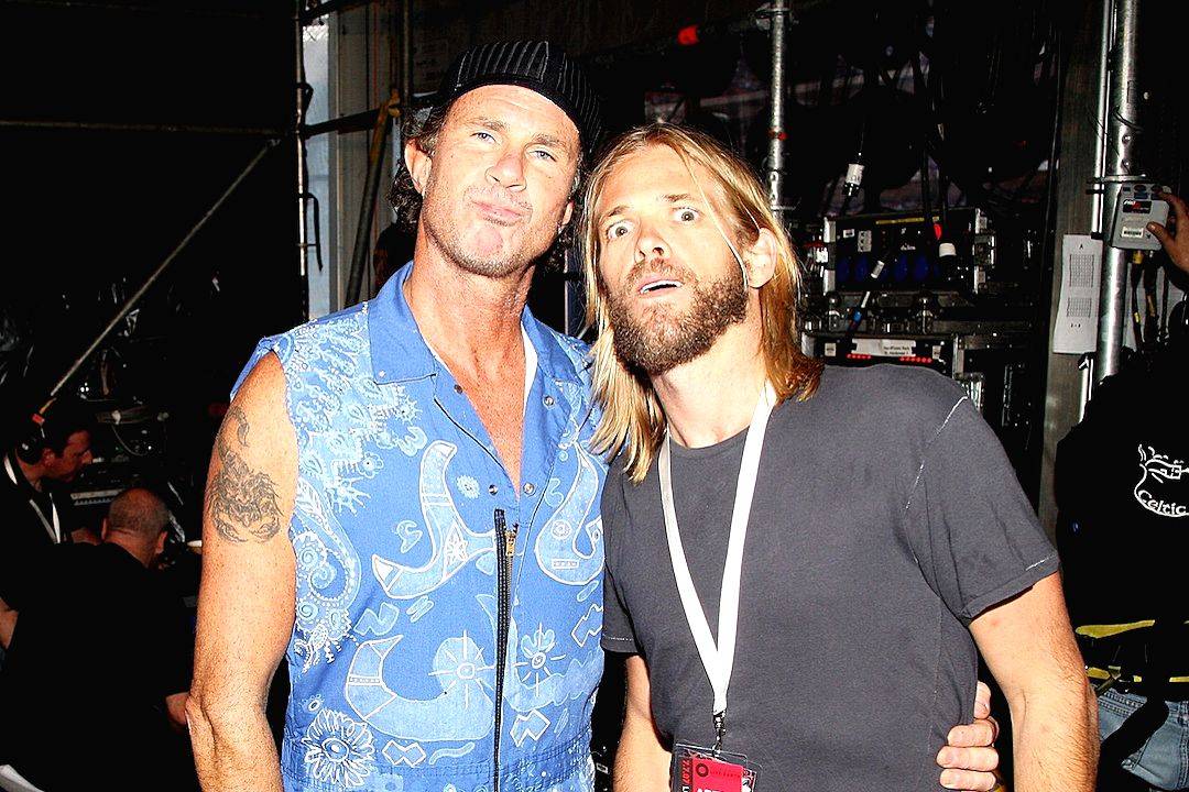 Chad Smith pays tribute to Taylor Hawkins in special video - Vimarsana News
