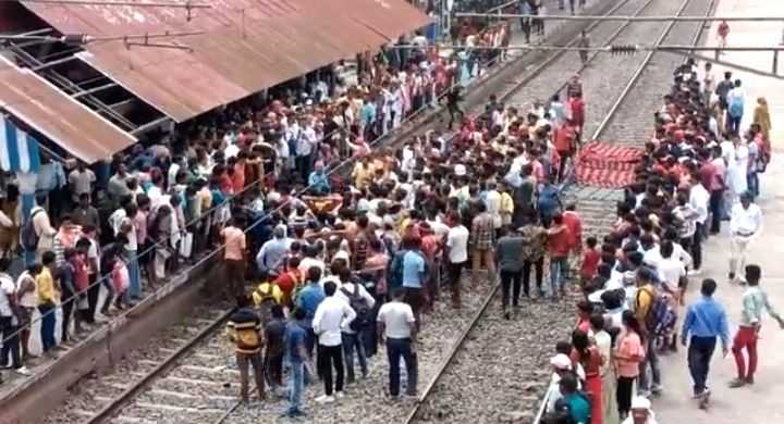 Several trains cancelled, diverted on Patna-Kolkata route after protests on tracks in Bihar - Vimarsana News