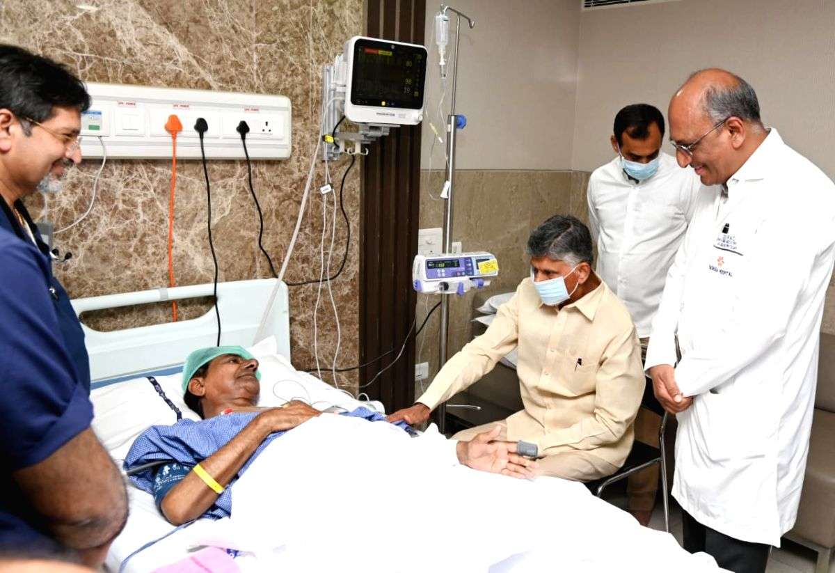 Chandrababu, Telangana DyCM visit KCR at hospital - Vimarsana News