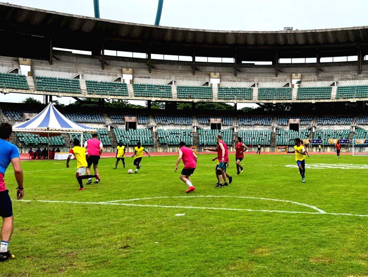 Chennaiyin FC hosts chess players, officials for friendly football match - Vimarsana News